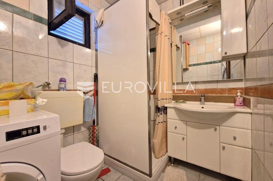 House For sale -  Vir