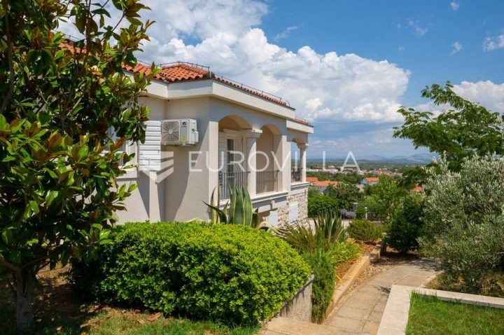 Kuća na prodaju 400 m² – Vodice
