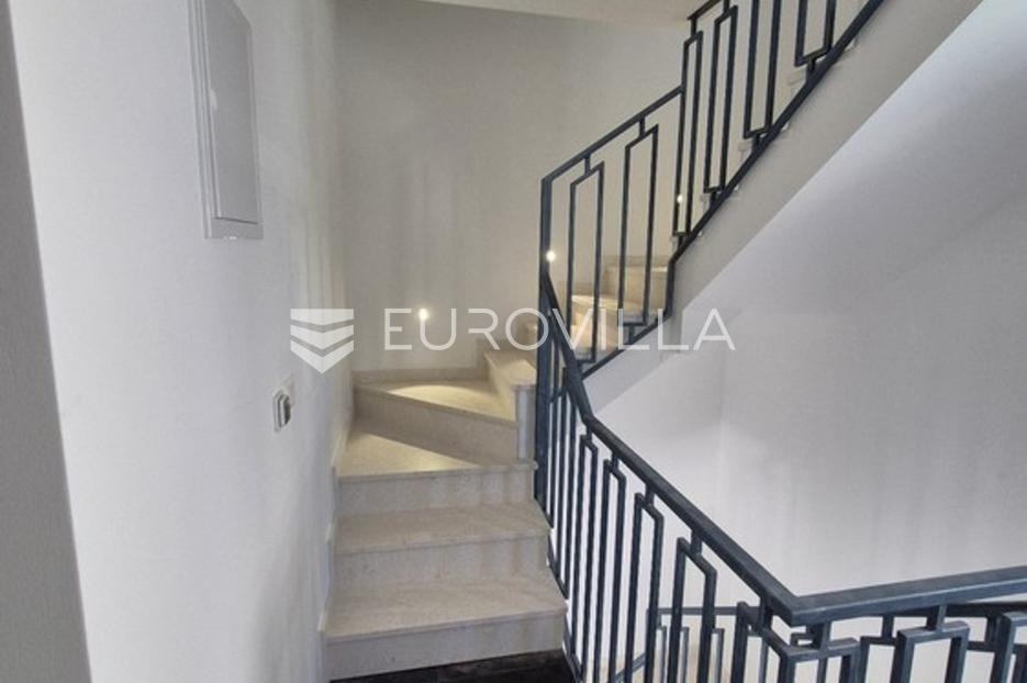 House For sale -  Vir