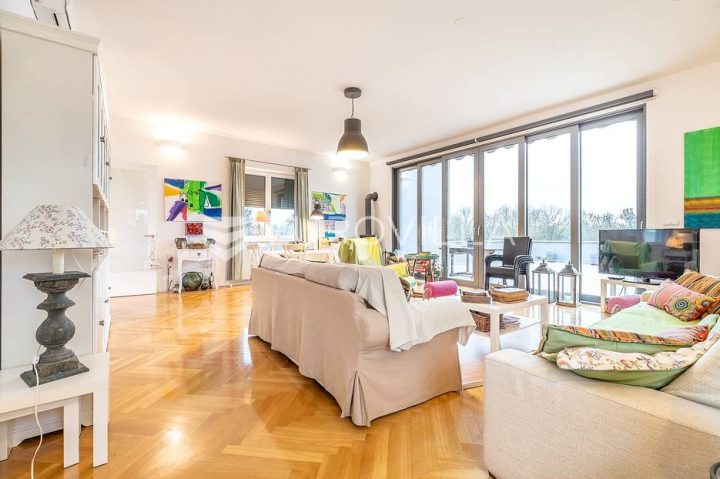 Maison à vendre 400 m² – Jarun