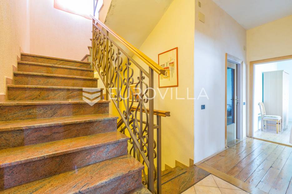 Haus Zu verkaufen -  Crikvenica