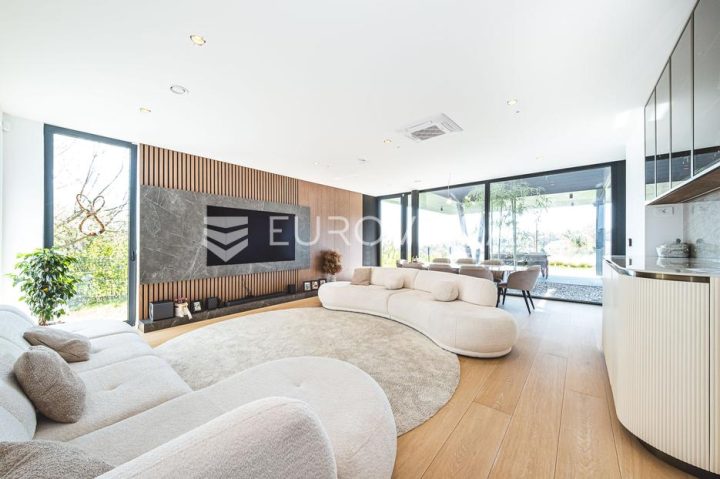 Appartamento in vendita 253 m² – Bijenik
