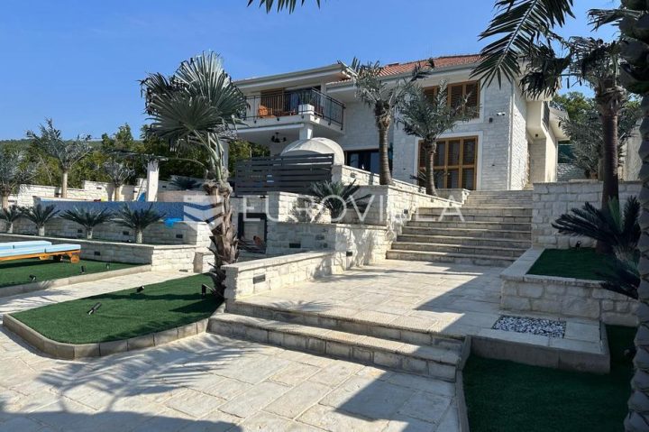 Casa in vendita 1095 m² – Selce