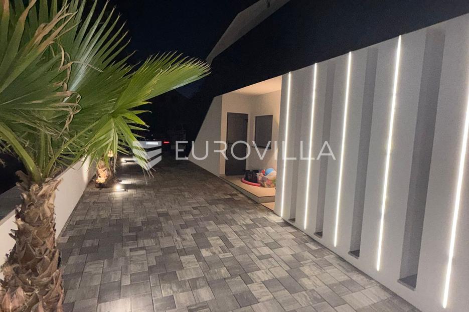 House For sale -  Vir