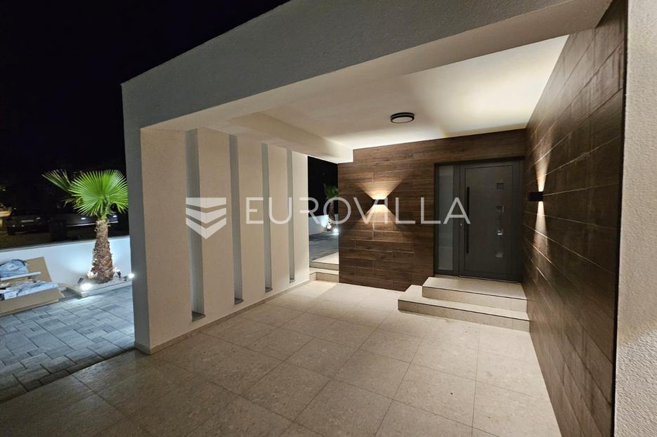 House For sale -  Vir