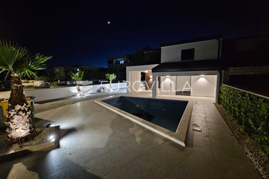 House For sale -  Vir