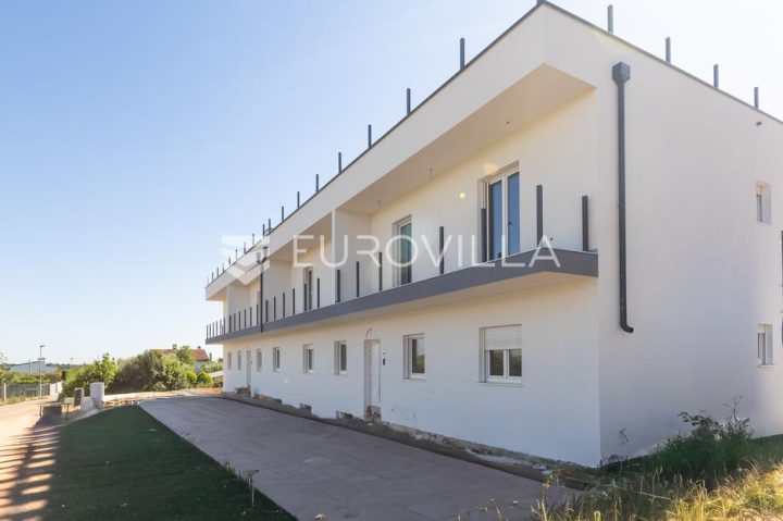 Flat for sale 84 m² – Zambratija