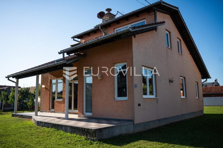 Maison à vendre 180 m² – Županja