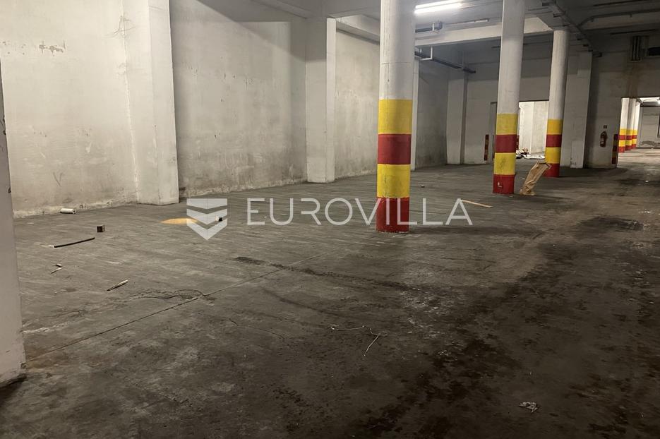 Komerčné Na predaj -  Osijek