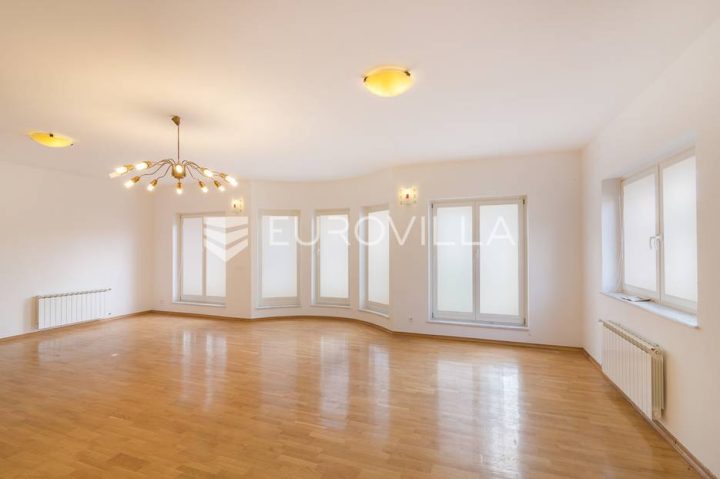 Casa in vendita 430 m² – Šestine