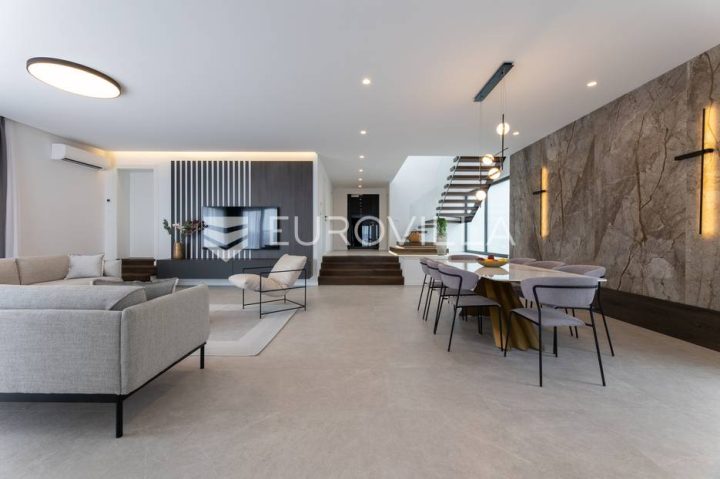 Haus zu verkaufen 330 m² – Kaštel Stari