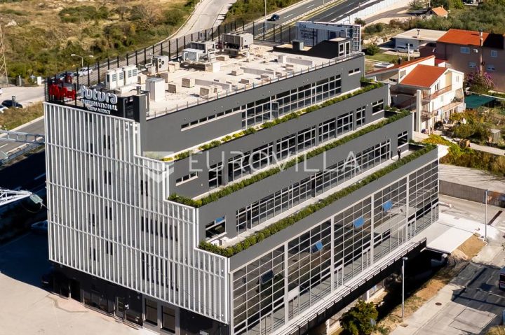 Poslovni prostor za najam 374 m² – Dračevac