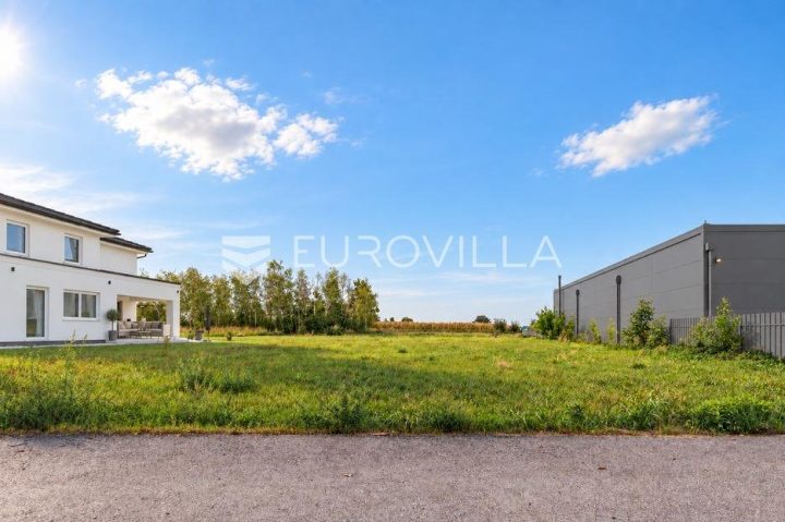 Land for sale 1303 m² – Gojanec