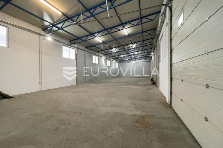 Lokal użytkowy na sprzedaż 368 m² – Petrijevci