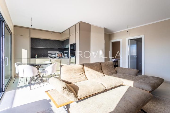 Apartmán na predaj 82 m² – Okrug Gornji