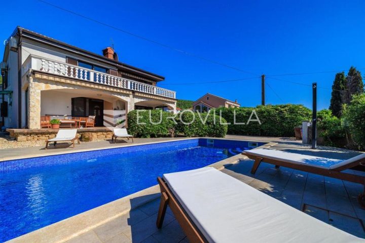 Kuća na prodaju 200 m² – Punat