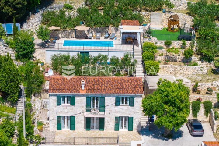 Hiša na predaj 160 m² – Borak