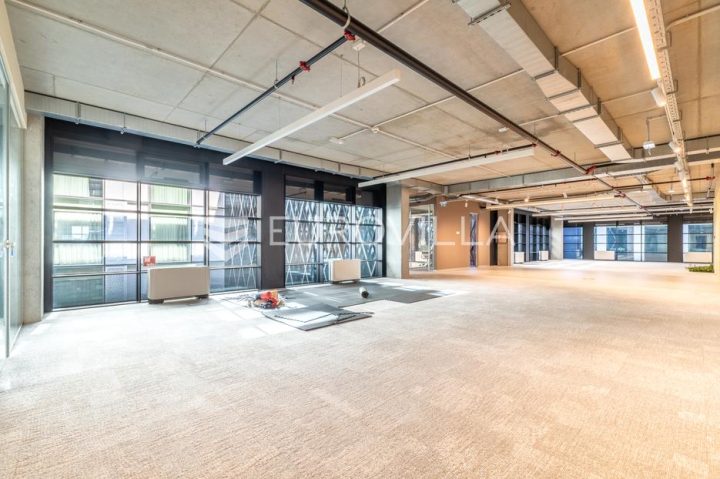 Poslovni prostor na prodaju 960 m² – Buzin