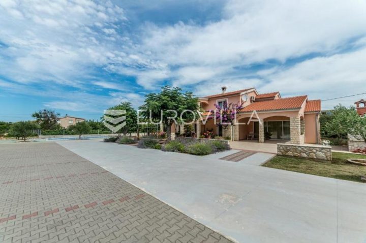 Dom na predaj 252 m² – Vir