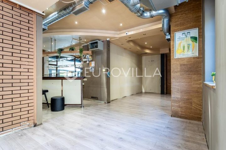 Poslovni prostor za najam 91 m² – Omiš