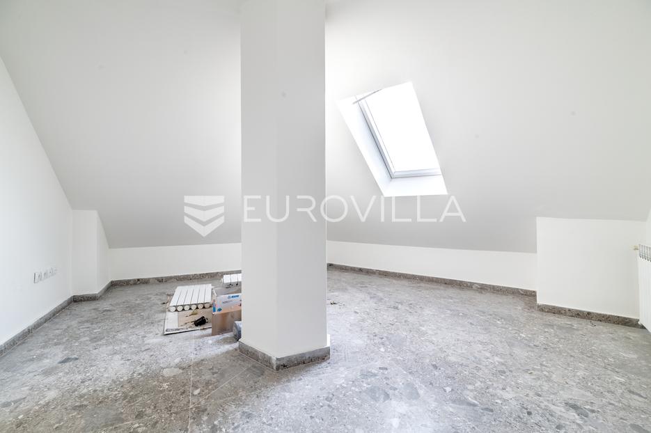 Poslovni prostor Na prodaju -  Sesvete