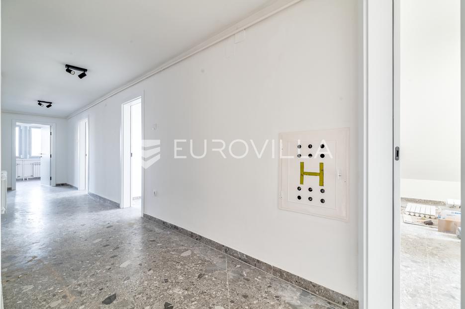 Poslovni prostor Na prodaju -  Sesvete