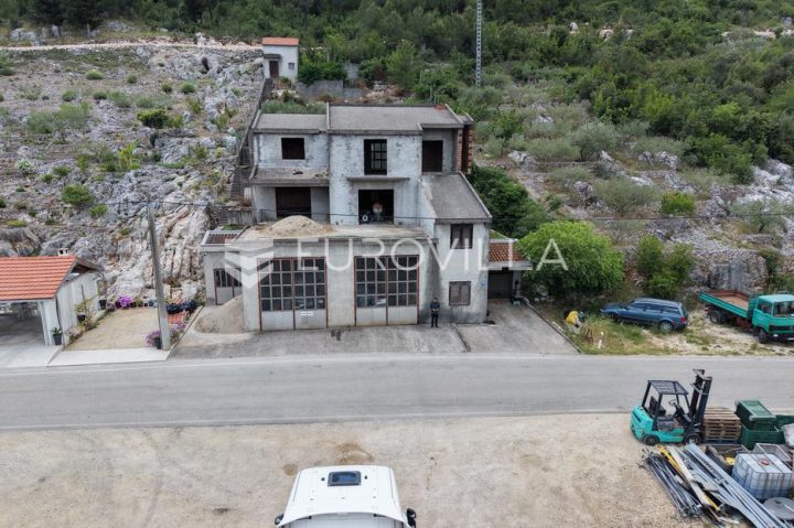 Dom na predaj 516 m² – Momići