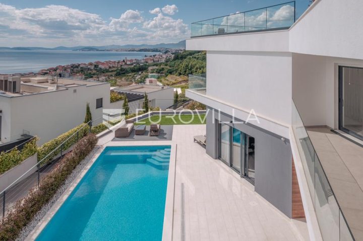 Maison à vendre 320 m² – Podstrana