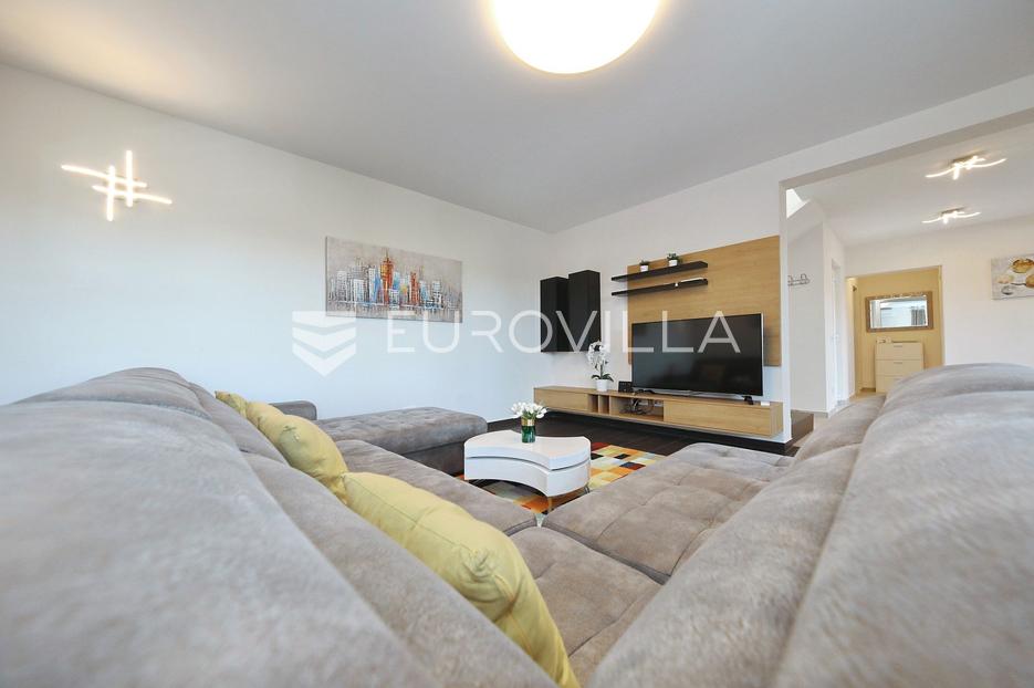 House For sale -  Nin