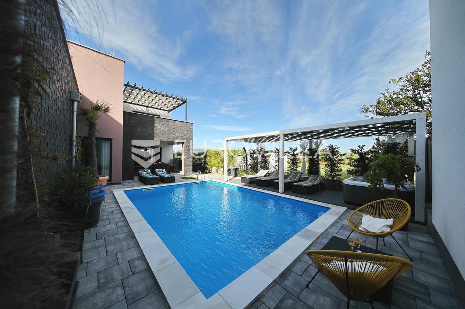 House For sale -  Nin