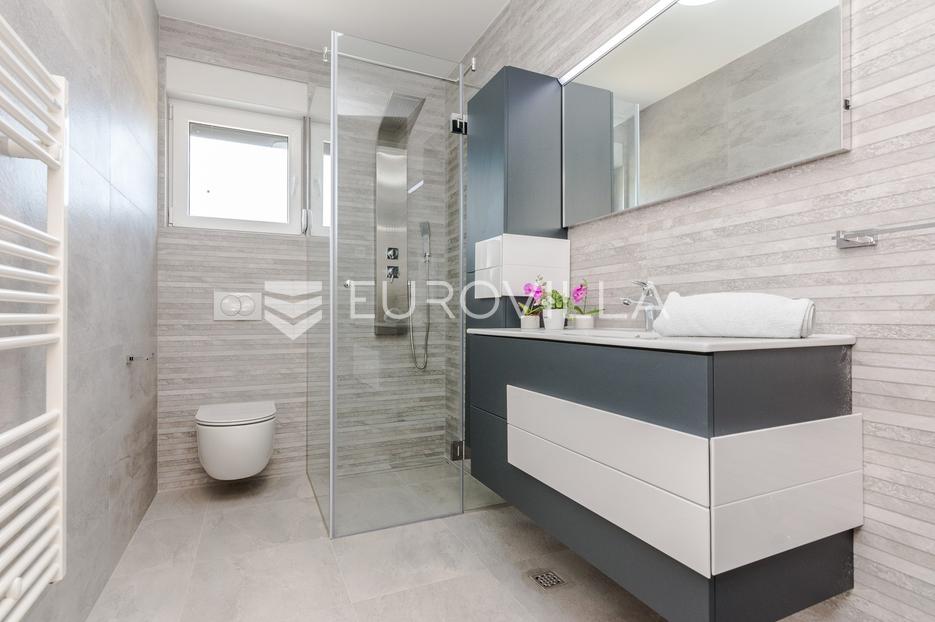 House For sale -  Nin