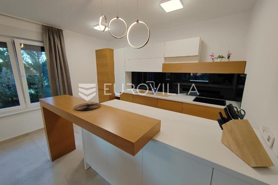 House For sale -  Nin