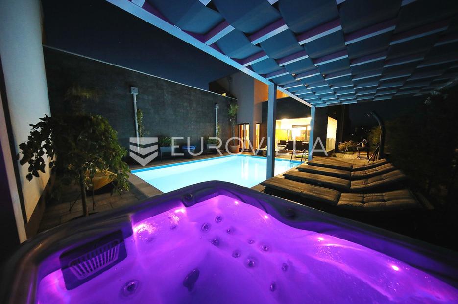 House For sale -  Nin