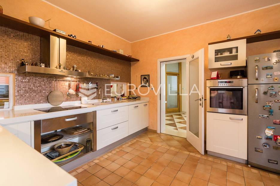 Casa In vendita -  Donja Dubrava