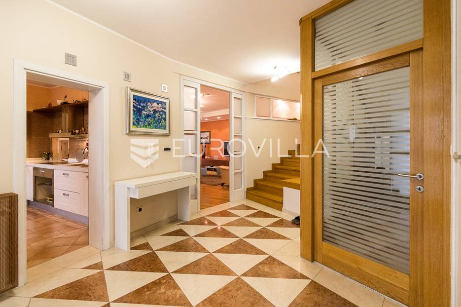 Casa In vendita -  Donja Dubrava