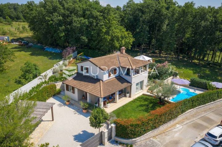 Casa in vendita 170 m² – Baderna