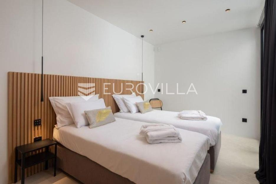 House For sale -  Sutivan