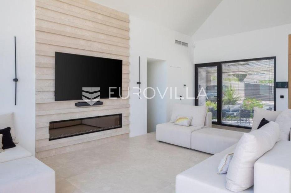 House For sale -  Sutivan