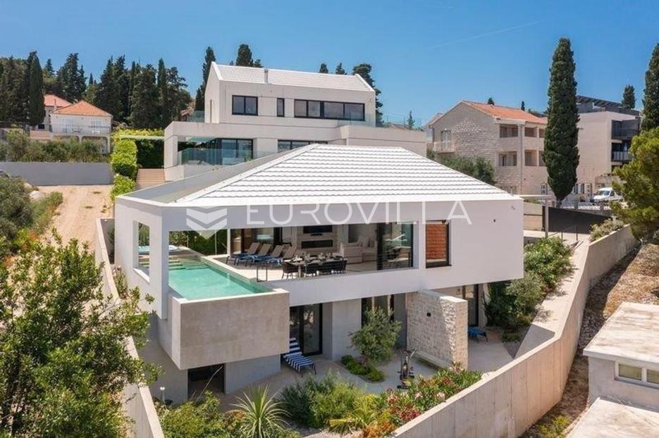 House For sale -  Sutivan