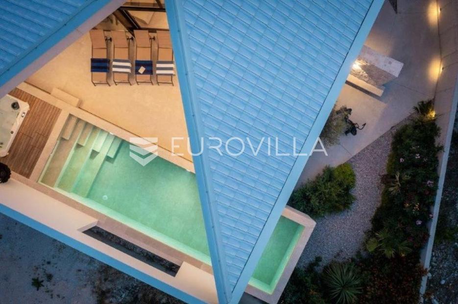 House For sale -  Sutivan