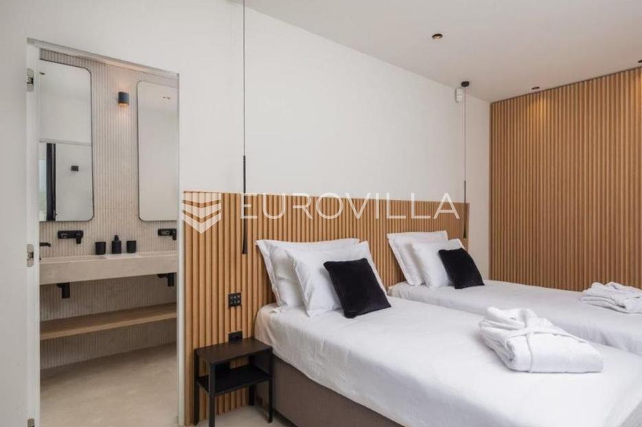 House For sale -  Sutivan