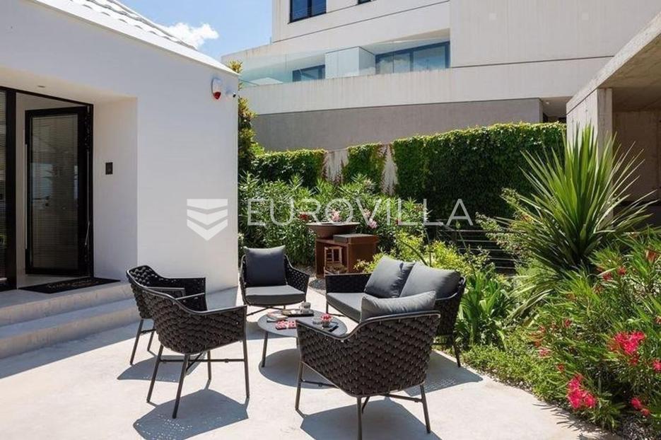 House For sale -  Sutivan