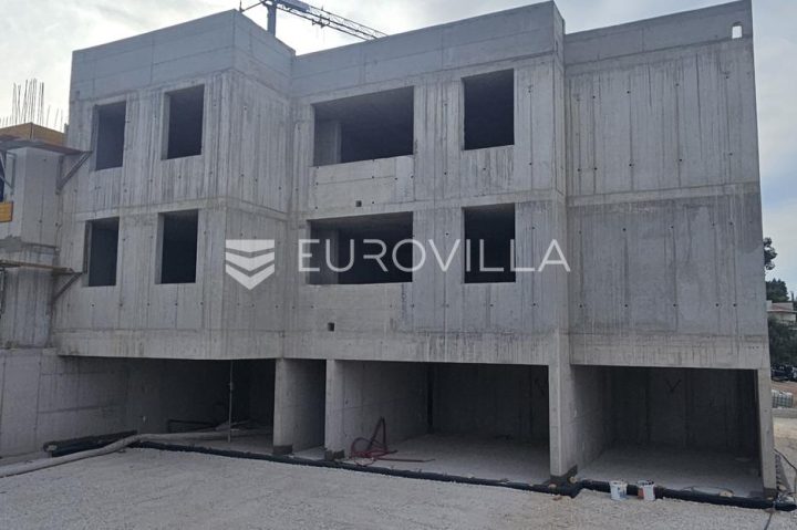 Stan na prodaju 57 m² – Arbanija