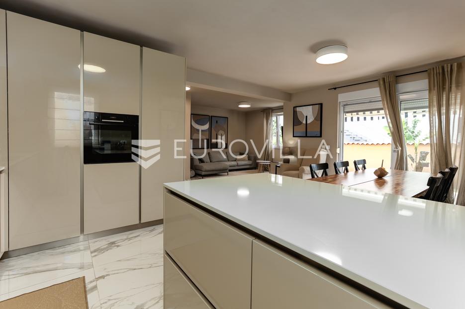 Apartment Zu verkaufen -  Fažana