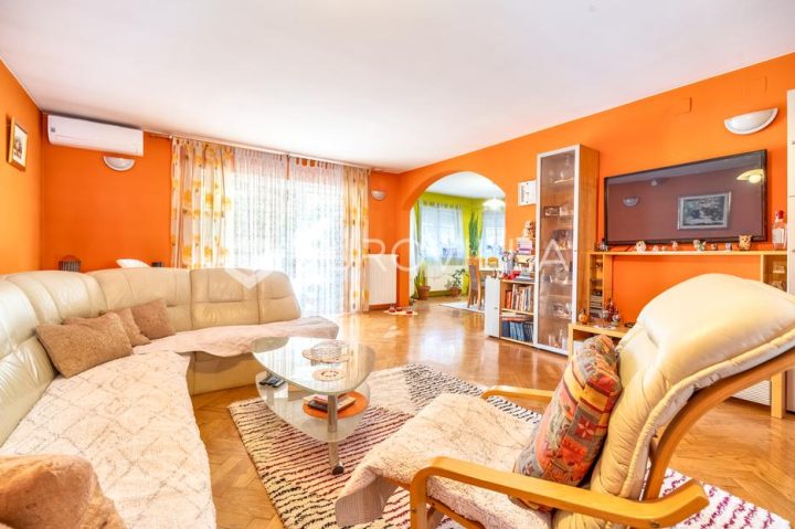 House for sale 460 m² – Centar