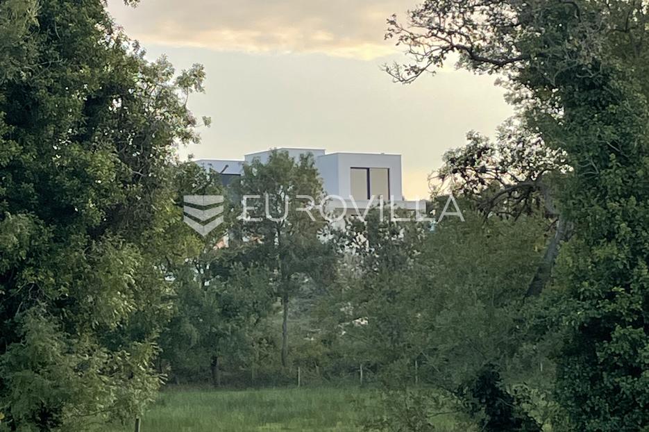 Dům Na prodej -  Nin