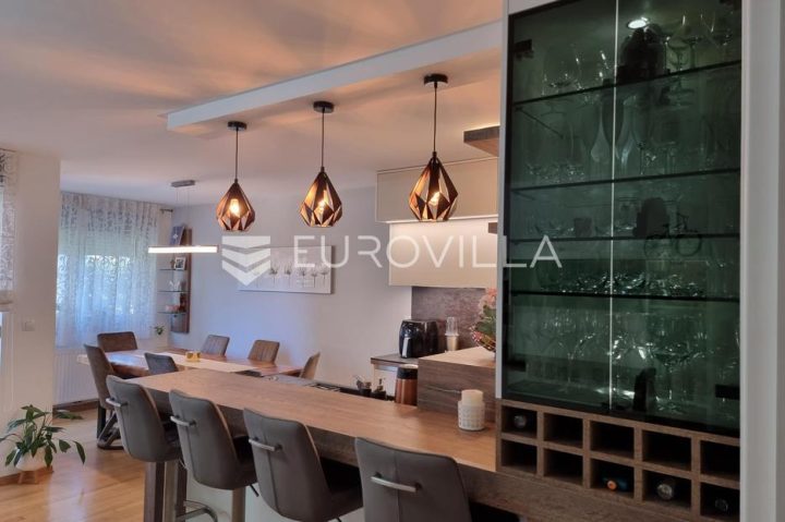 Flat for sale 141 m² – Donji Grad