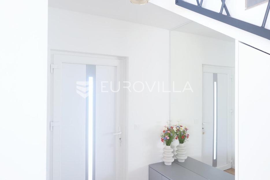 House For sale - Zadarska Nin