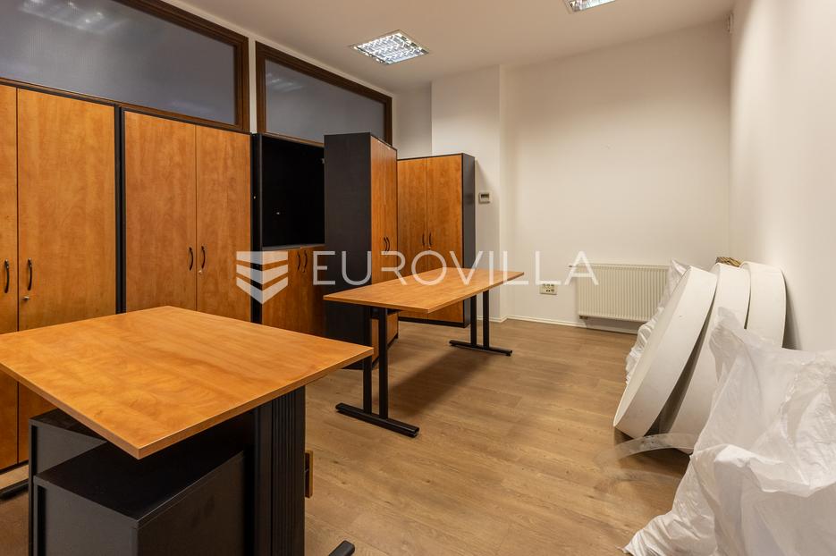 Commerciale In vendita -  Slavonski Brod