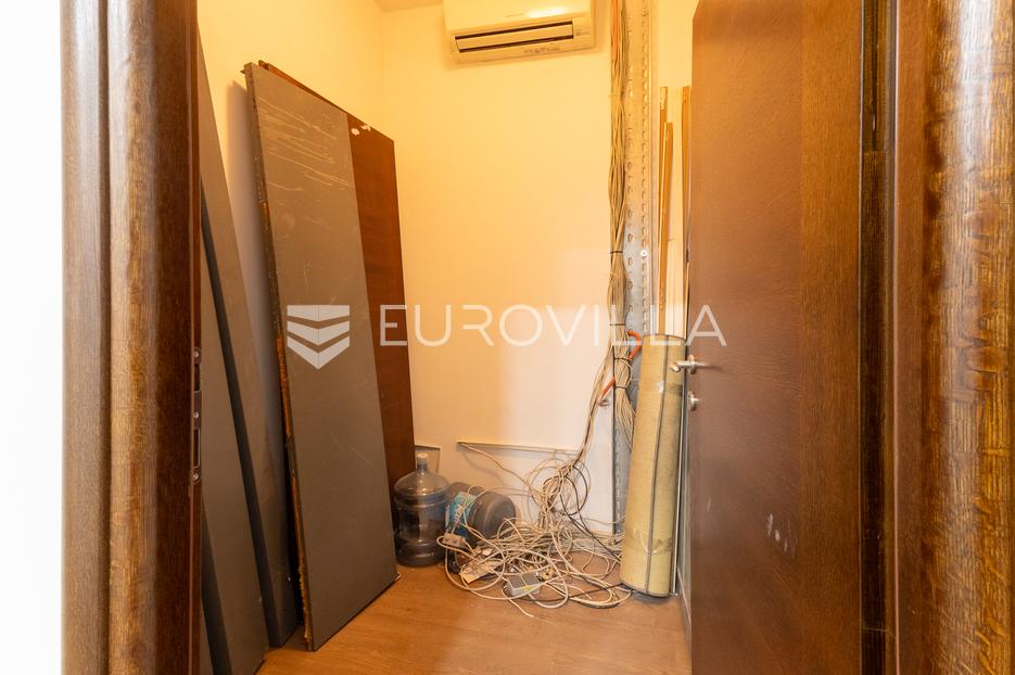 Commerciale In vendita -  Slavonski Brod
